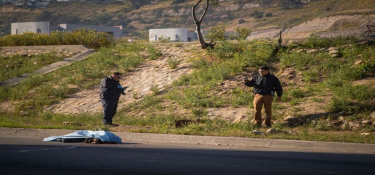 Tras ser arrollado en la Vía Rápida Poniente, hombre pierde la vida