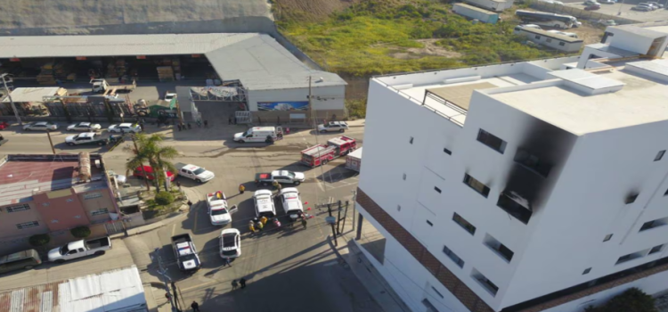 Fuerte explosión en edificio departamental deja varios lesionados