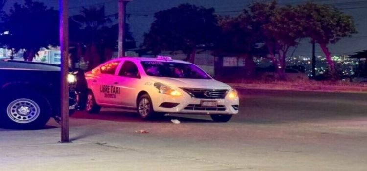 Balean a chófer de taxi en Tijuana tras discutir con otro conductor