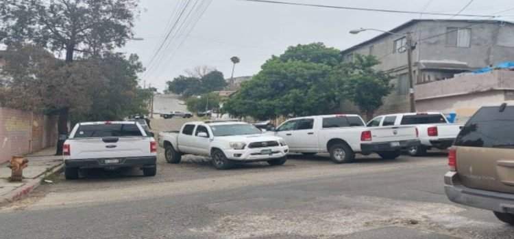 Atacan a tiros a agente municipal en Tijuana