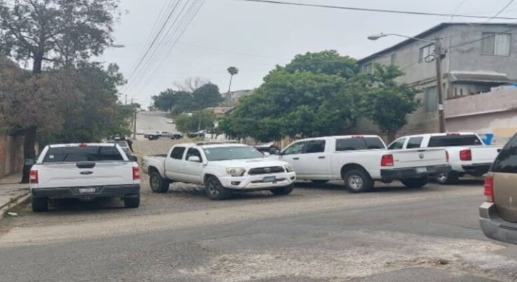 Atacan a tiros a agente municipal en Tijuana