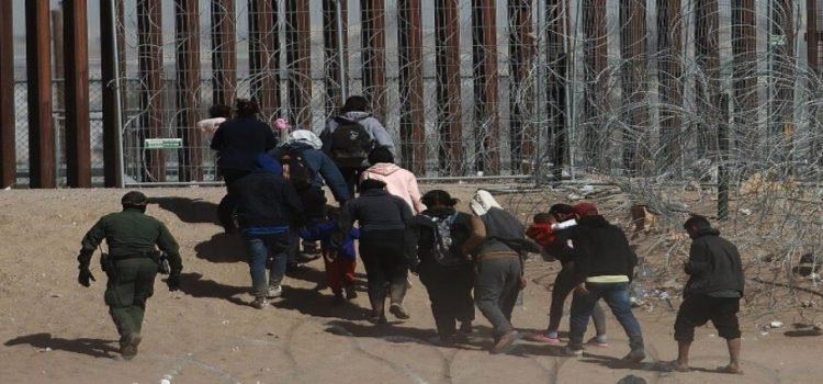 Mil 89 migrantes han cruzado a Estados Unidos
