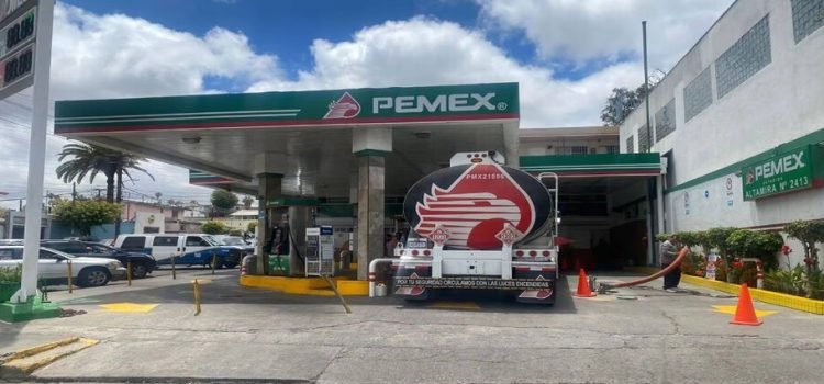 Pipas comienzan a abastecer gasolina en estaciones de Tijuana