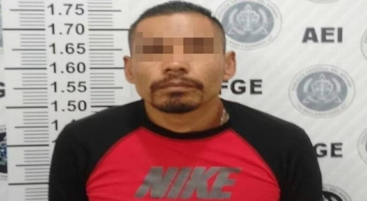 Detienen a hombre por robo de vehículo