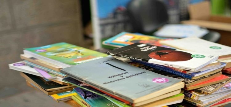 Colecta masiva de libros antiguos para donarlos a bibliotecas