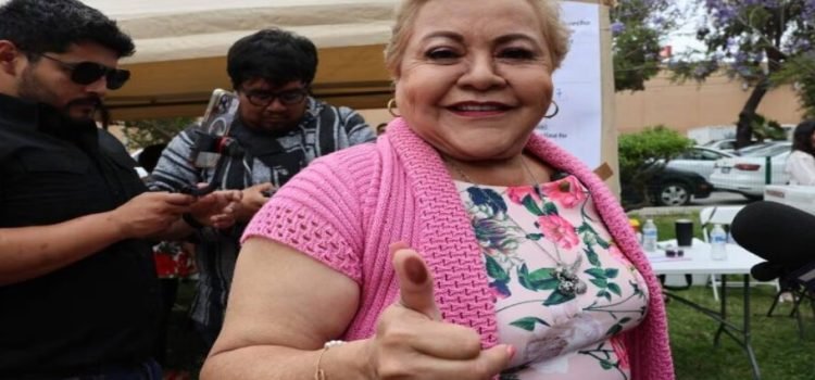 Votó la candidata a la alcaldía de Tijuana Mari Carmen Flores Votó la candidata a la alcaldía de Tijuana Mari Carmen Flores