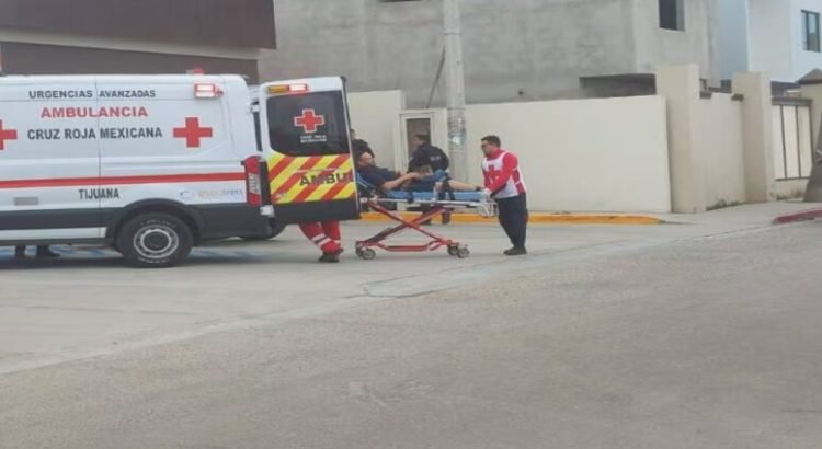 Lesionan a hombre al exterior de un Oxxo