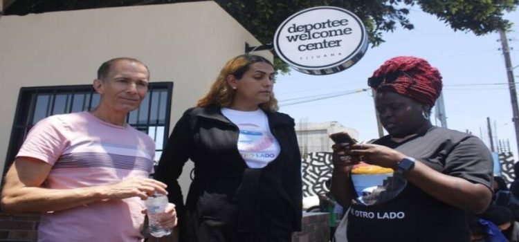 Inauguran en Tijuana estación para atender a migrantes deportados