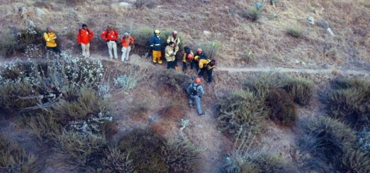 Rescatan a tres migrantes extraviados en la carretera Tijuana-Tecate