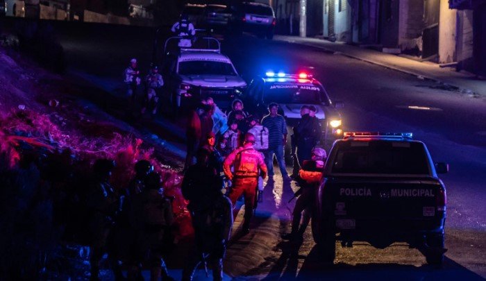Hombre ataca a tiros a dos menores, uno esta gravemente herido