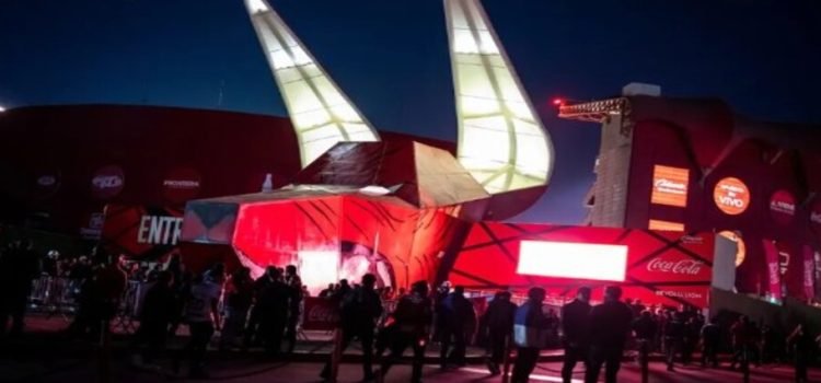 Muere aficionado de los Xolos tras ser baleado fuera del Estadio Caliente