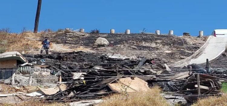 Incendio consumió ocho viviendas en la colonia Arenales