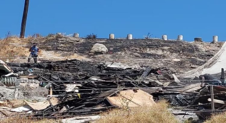 Incendio consumió ocho viviendas en la colonia Arenales