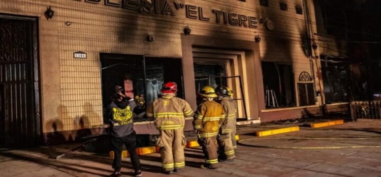 Incendio consume la mueblería “El Tigre” de Playas de Tijuana