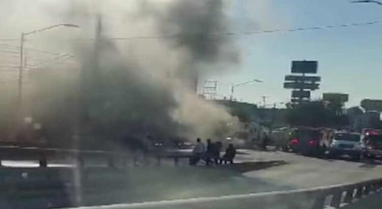 Incendio consume locales de ropa