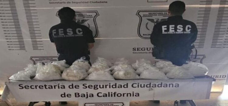 Autoridades localizan 35 kilos de metanfetamina en vehículo abandonado