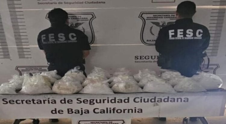 Autoridades localizan 35 kilos de metanfetamina en vehículo abandonado