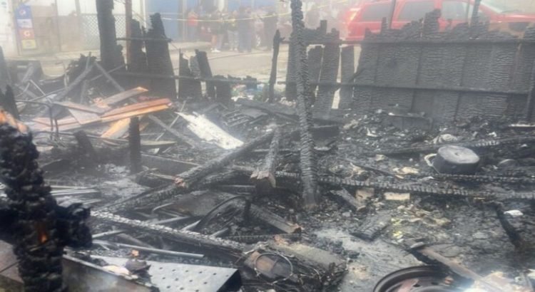 Fuerte incendio deja sin vida a dos niños y su madre