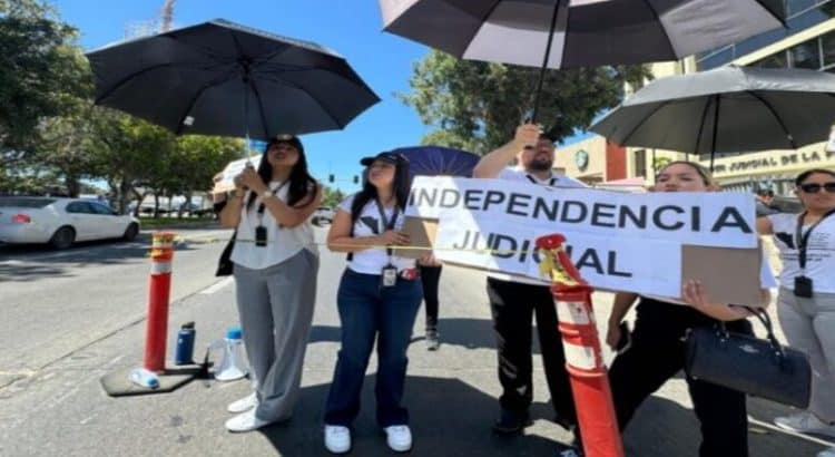 En Baja California mil 200 trabajadores del Poder Judicial se fueron a paro