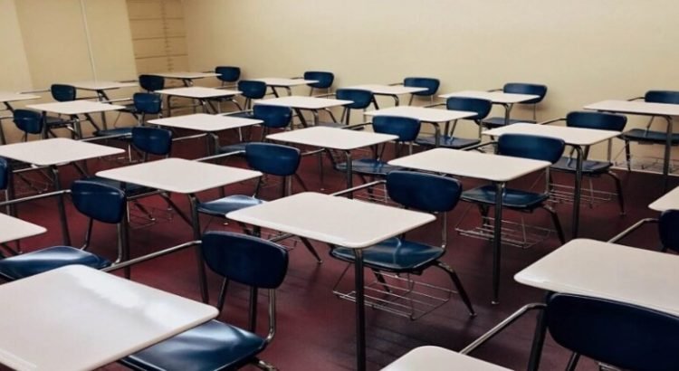 Inicio de ciclo escolar en riesgo por adeudo salarial a maestros del estado