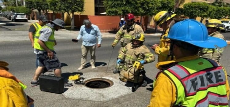 Explotan alcantarillas por acumulación de gas en Lomas de Agua Caliente