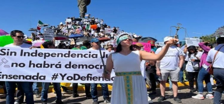Trabajadores y ciudadanos se manifiestan para apoyar al Poder Judicial en Tijuana