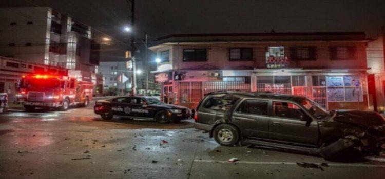 Taxista provoca accidente por manejar en presunto estado de ebriedad