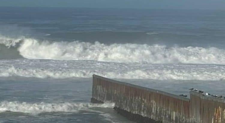 Frente frío Número 10 provoca alto oleaje en Playas de Tijuana