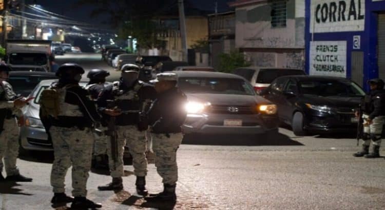 Balean a dos estudiantes al salir del Cobach