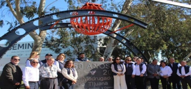 Inauguran monumento por 50 años de Grupo Madrugadores