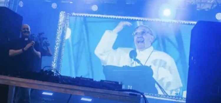 [VIDEO] ¿Misa o rave?, ¿sacerdote o DJ?