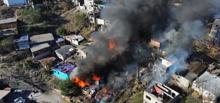 Fuerte incendio en Tijuana deja dos personas sin vida y 10 casas afectadas