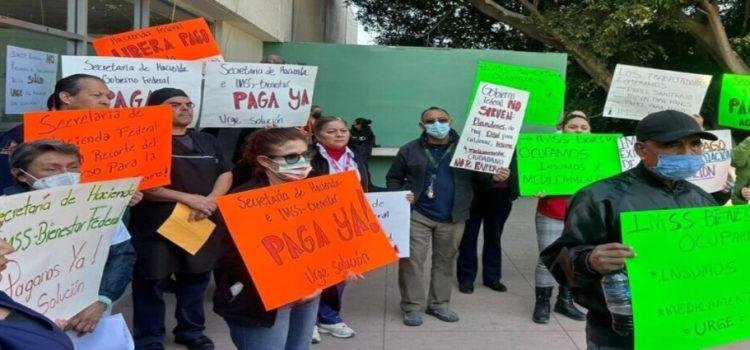 Trabajadores del Hospital General de Tijuana exigen pago de aguinaldo