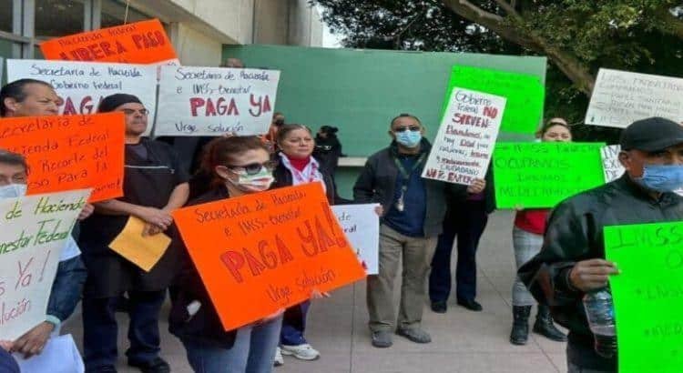 Trabajadores del Hospital General de Tijuana exigen pago de aguinaldo