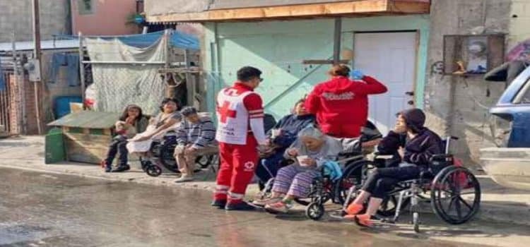 Rescatan a adultos mayores tras incendio en asilo de Tijuana