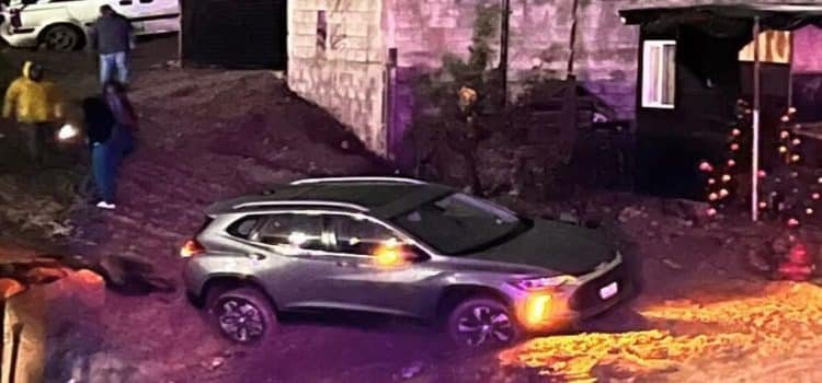 Lluvias provocan caída de postes, árboles, cortes de luz y accidentes