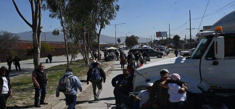 Habitantes de Maclovio Rojas bloquearon acceso al aeropuerto de Tijuana, exigen audiencia con Sheinbaum