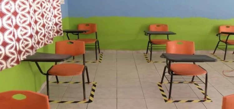 Baja California suspende clases por lluvias, vientos y nevadas