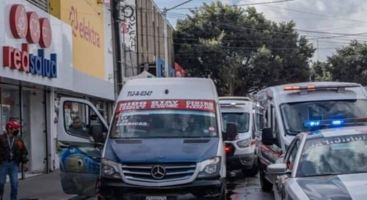 Hombre adulto mayor pierde la vida a bordo de transporte público en Tijuana