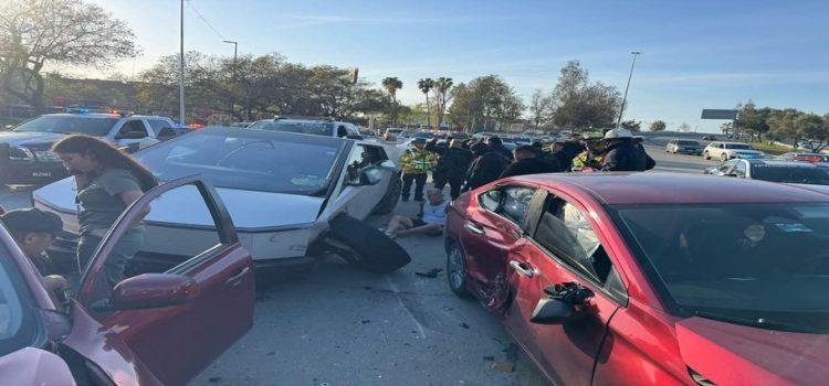Cybertruck provoca accidente en Tijuana