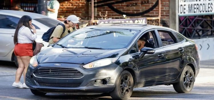 Aprueban en BC distintivo de empresas en taxis de plataforma