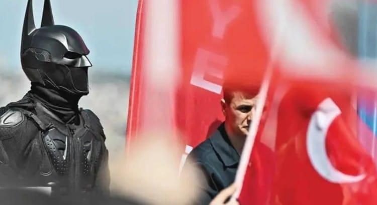 Hasta Batman y Pikachu protestan contra Erdogan