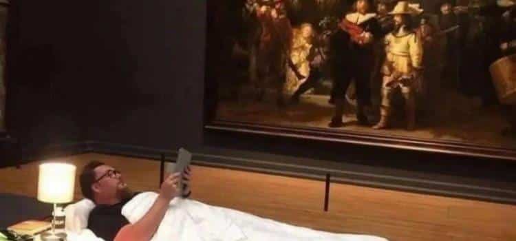 Literalmente, profesor de arte pasó una noche en el museo