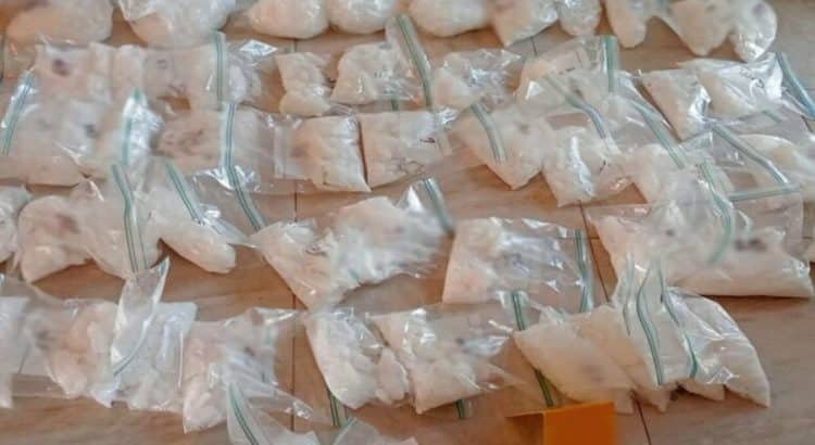 Aseguran cocaína y metanfetamina tras cateos en Baja California