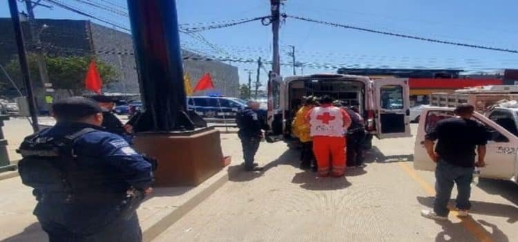 Agentes municipales auxilian a mujer en labor de parto