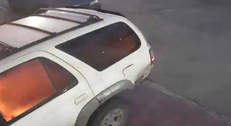 Balean y queman auto en hotel, tras negarse a pagar extorsión