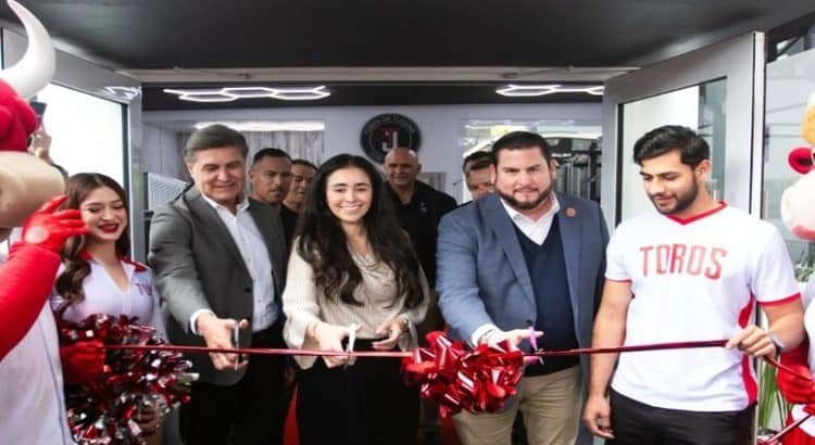 Burgueño encabeza ceremonia de abanderamiento de Toros Tijuana