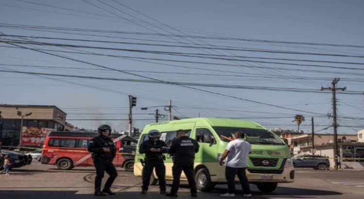 Taxi arrolla a mujer y la deja con una fractura