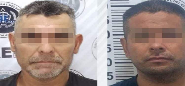 Detienen a dos por robo de vehículo