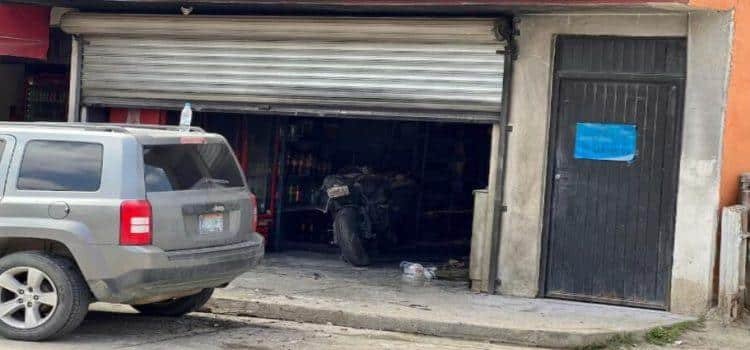 Incendian tienda de abarrotes por cobro de piso